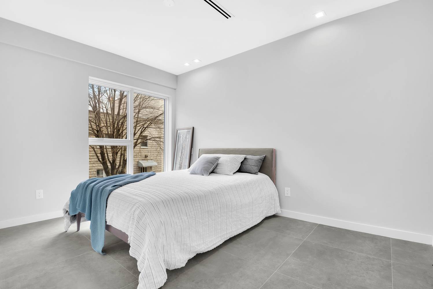 Nestled between McGolrick and McCarren Park in the heart of Greenpoint, 17 Diamond brings a taste of modern to this brand new, boutique, 7 unit Condominium comprising of one and ...