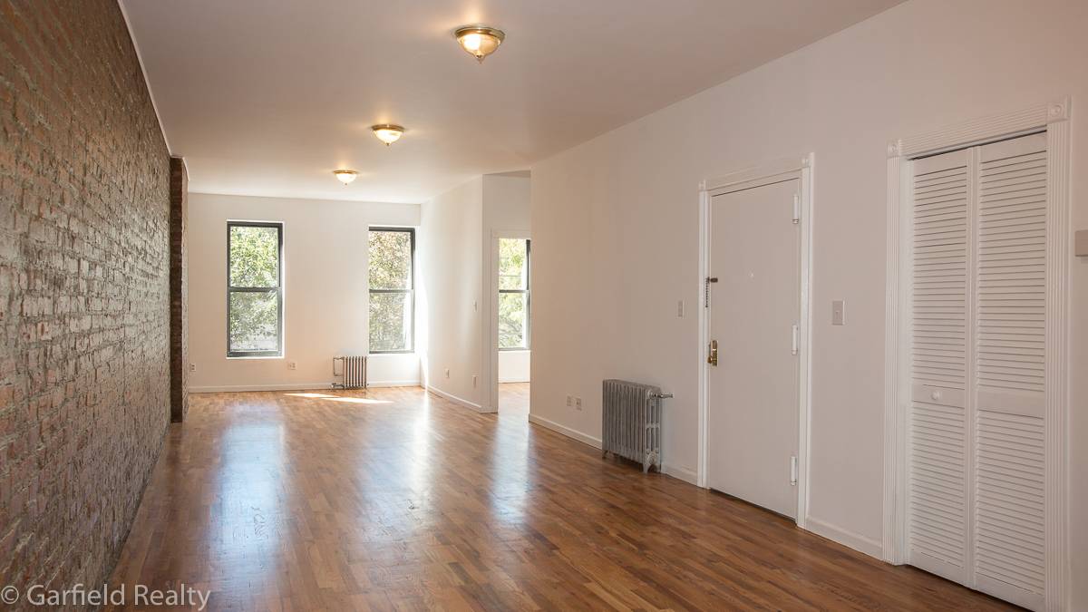 No Fee. Set in the heart of North Park Slope, this third floor 2BR 1BA has a unique and loft like vibe.