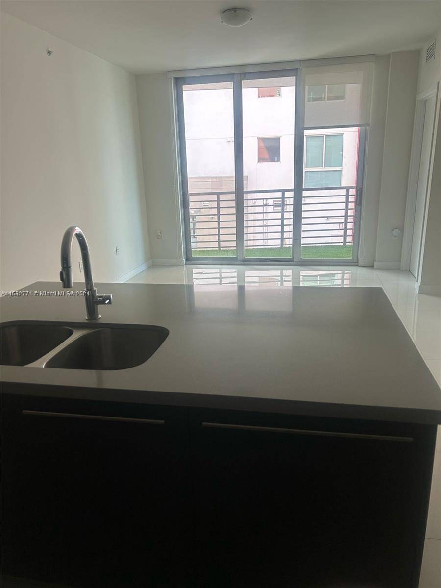 For Rent Spectacular 1 bed, 1 bath unit, in Midtown Doral.