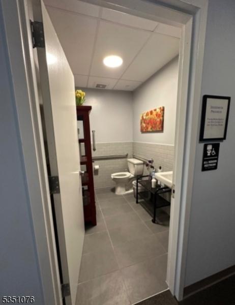 COMMUNAL RESTROOM