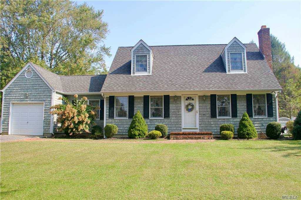 This well maintained home sits on a quiet cut de sac road that borders Wildwood State Park.