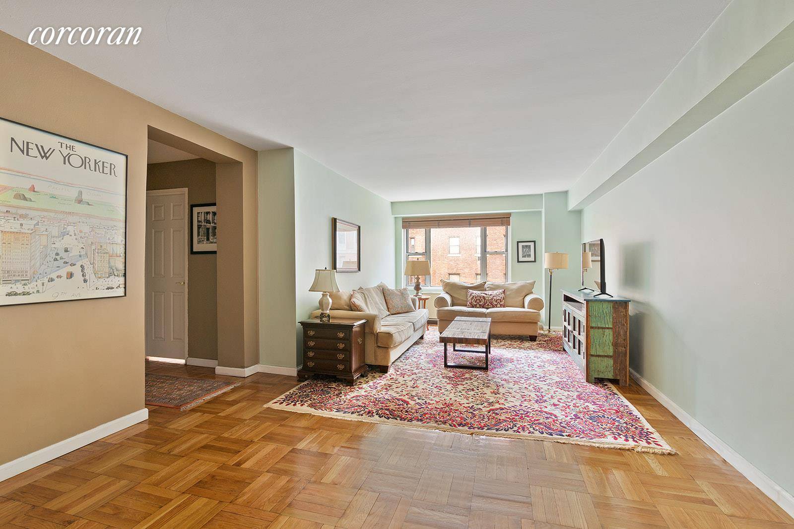Move right in to this extra large Junior 1 Bedroom in a luxury doorman building located in Murray Hill.