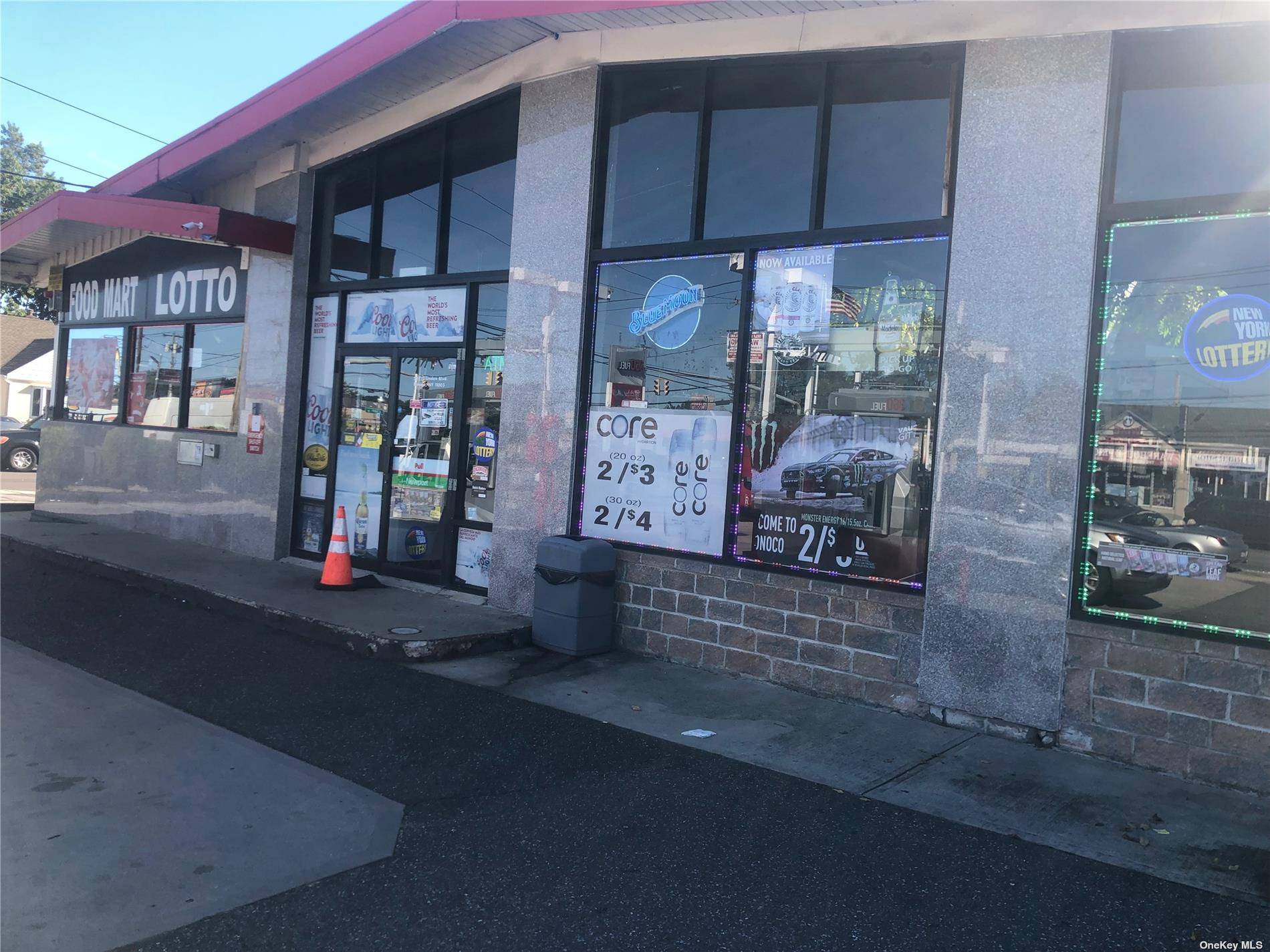 THIS 10000 SQ FT CORNER PROPERTY WITH 3 CURB CUTS GAS STATION AND CONVENIENCE STORE WITH 6 STATE OF THE ART PUMPS COMPLETELY RENOVATED HEAVY TRAFFIC FEEDS FROM SOUTHERN PARKWAY ...