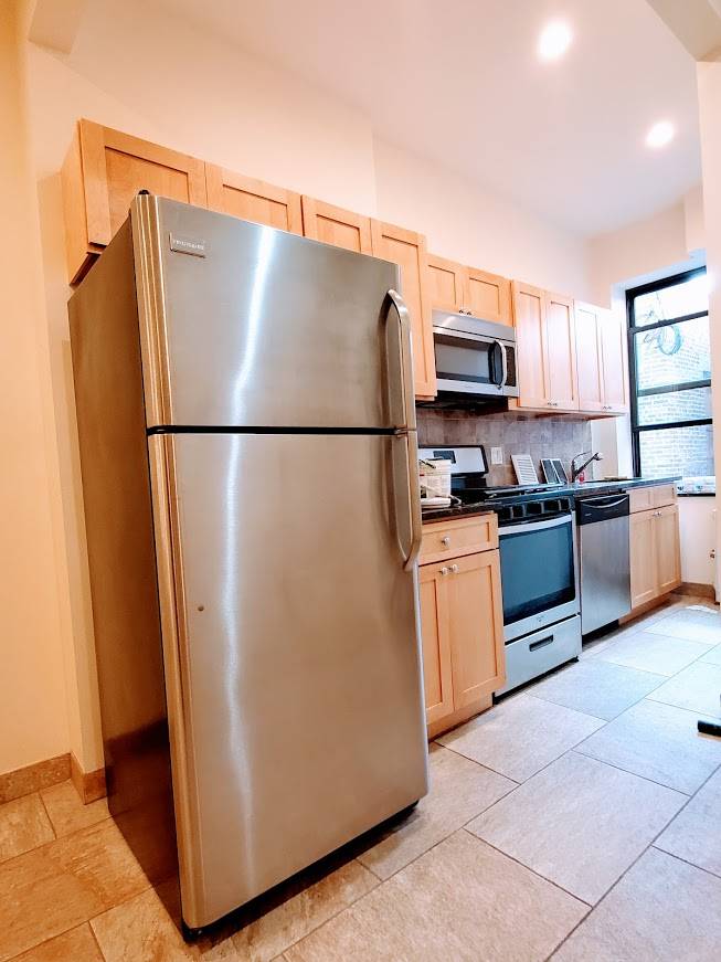 No Fee ! ! Recently Renovated Stainless Steel Appliances Dishwasher Oversized Windows 2 King Size Bedrooms Will Fit All Your Furniture Dishwasher !