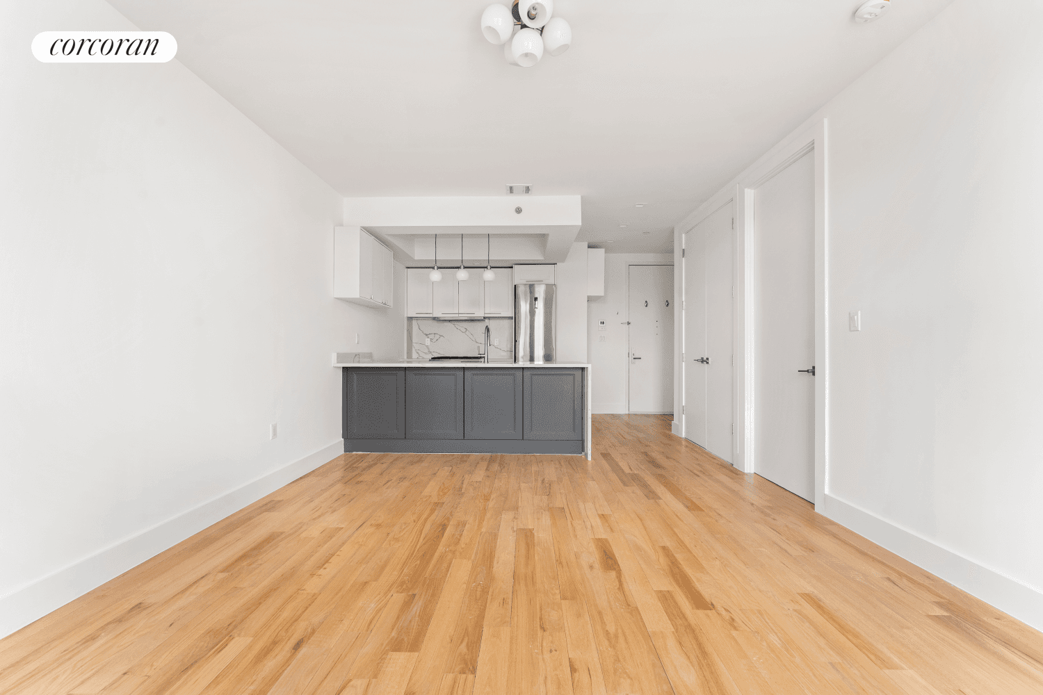 NO GUARANTORS OR PETS PLEASEEnjoy Brooklyn living at its best at 627 DeKalb, a brand new elevator building designed by Isaac amp ; Stern, conveniently located at the junction of ...