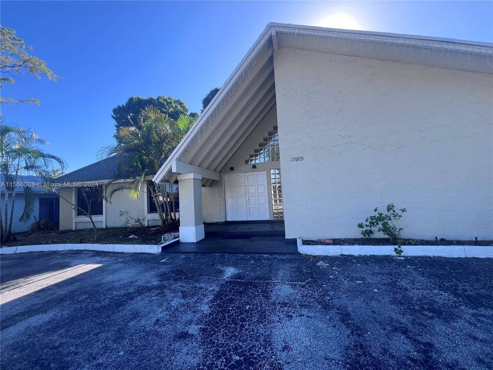 Fantastic location ! Very nice and spacious house 4 2 on beautiful quiet street, Close of Aventura Mall, walking distance of Ives Dairy shopping, supermarket, Banks, Gym, updated baths, Marble ...