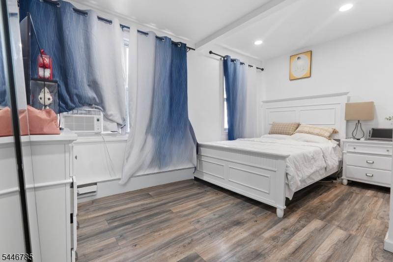 2R - Bed