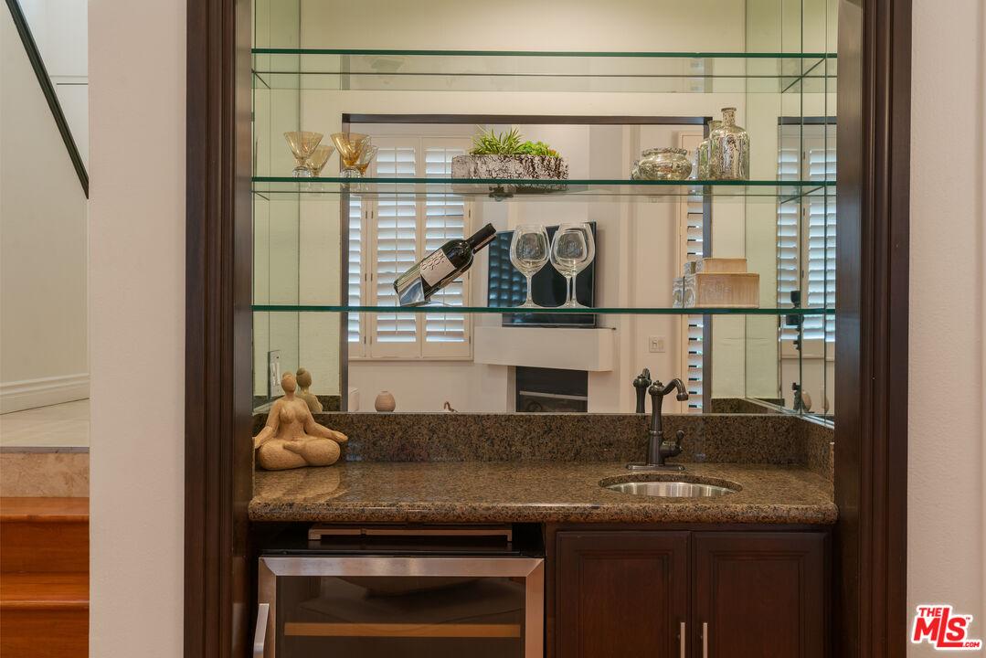 Wet Bar / Wine cooler