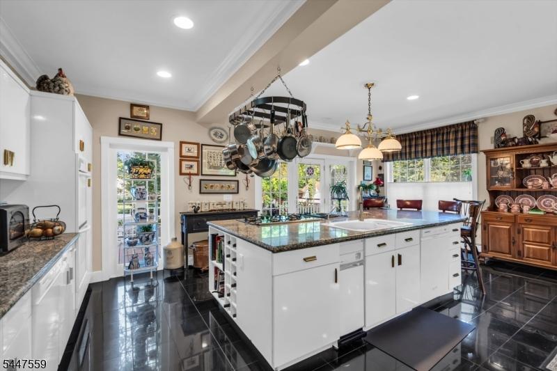 Country size kitchen