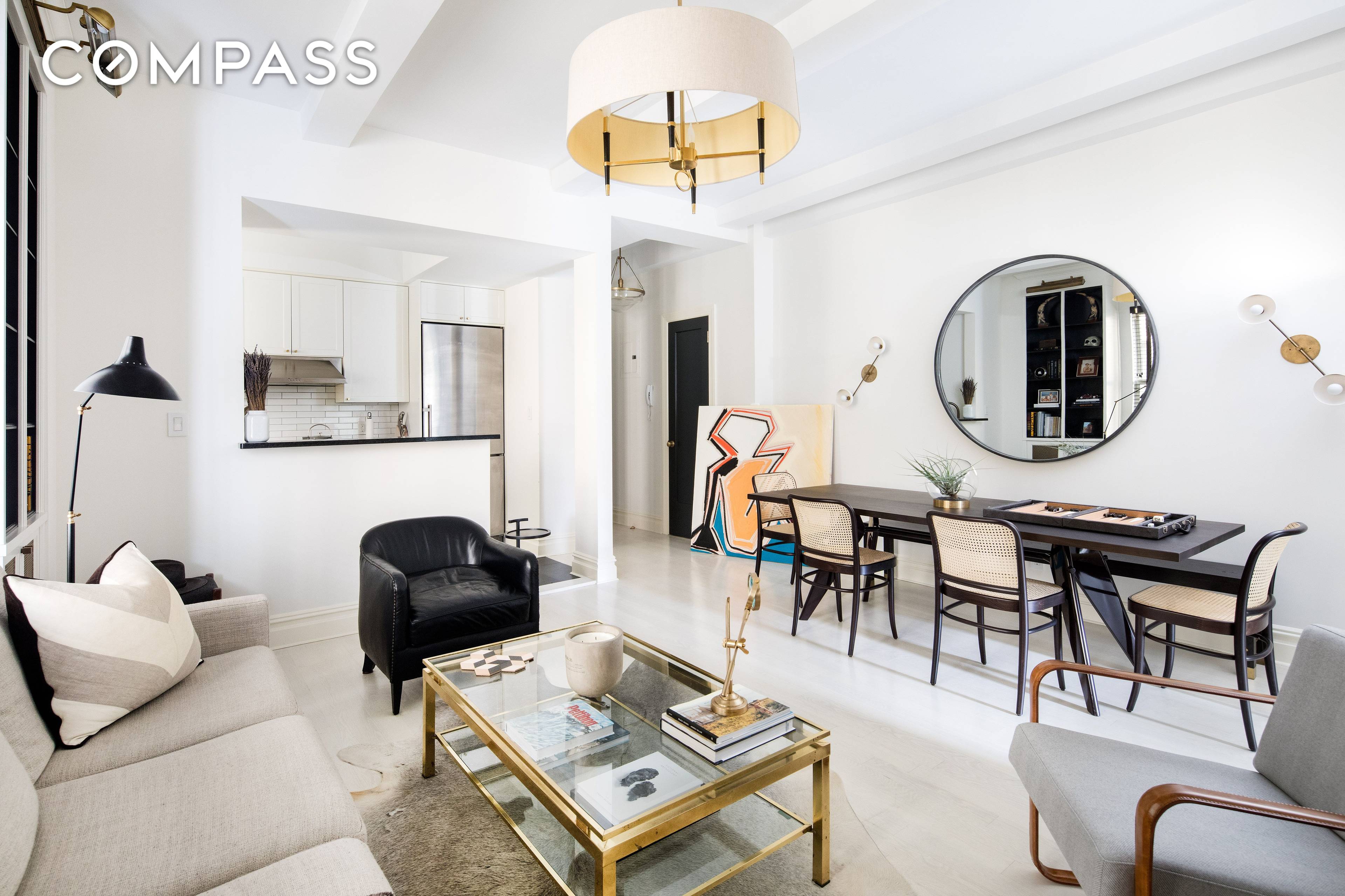 This incredibly meticulous one bedroom pre war Condo is located on the historic Gold Coast of Greenwich Village.