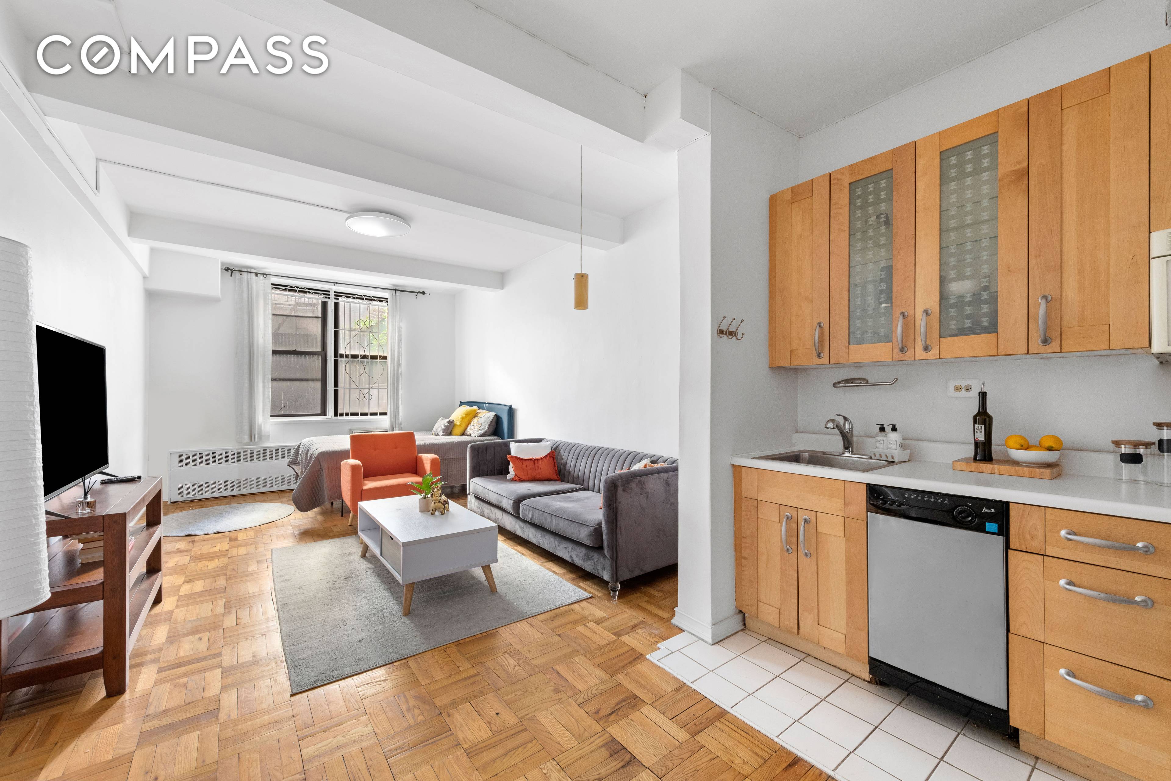 OWNER FINANCING MAY BE AVAILABLE 5 Your lofty studio at the crossroads of Murray Hill and Kips Bay awaits !