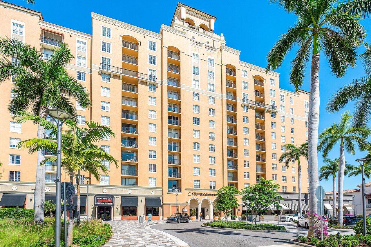 Immaculate, pristine Pied a terre with all new appliances on a high floor in the Tower Building in Downtown West Palm Beach.