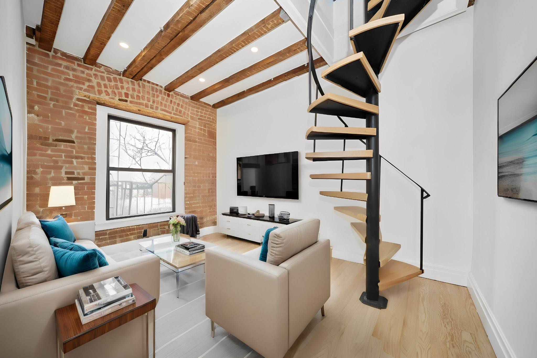 Modern 1BR in the heart of the West Village PRIVATE ROOFDECKApartment Features Washer Dryer Open kitchen w SS Appliances including Dishwasher Queen sized bedroom Marble bathroom Strip Wood Flooring Soaked ...