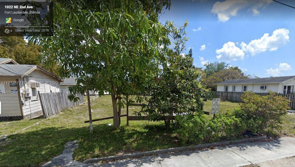 GREAT OPORTUNITY FOR INVESTORS, VACANT LOT READY TO BUILD 3 TOWNHOUSES EACH ONE WITH 2, 000 SQFT UNDER A C WITH 2 CAR GARAGE, 2 STORY UNITS, LOCATION !