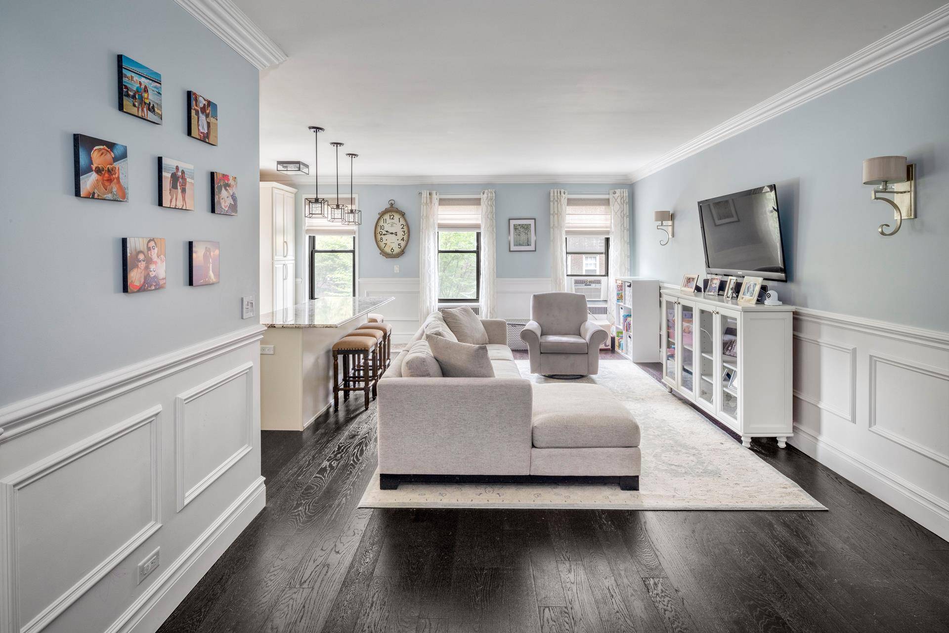 With Grand Army Plaza and Prospect Park at its doorstep, B9 at 20 Plaza Street East is a corner turnkey gem, offering exquisite renovations, lovely views and light, and prewar ...