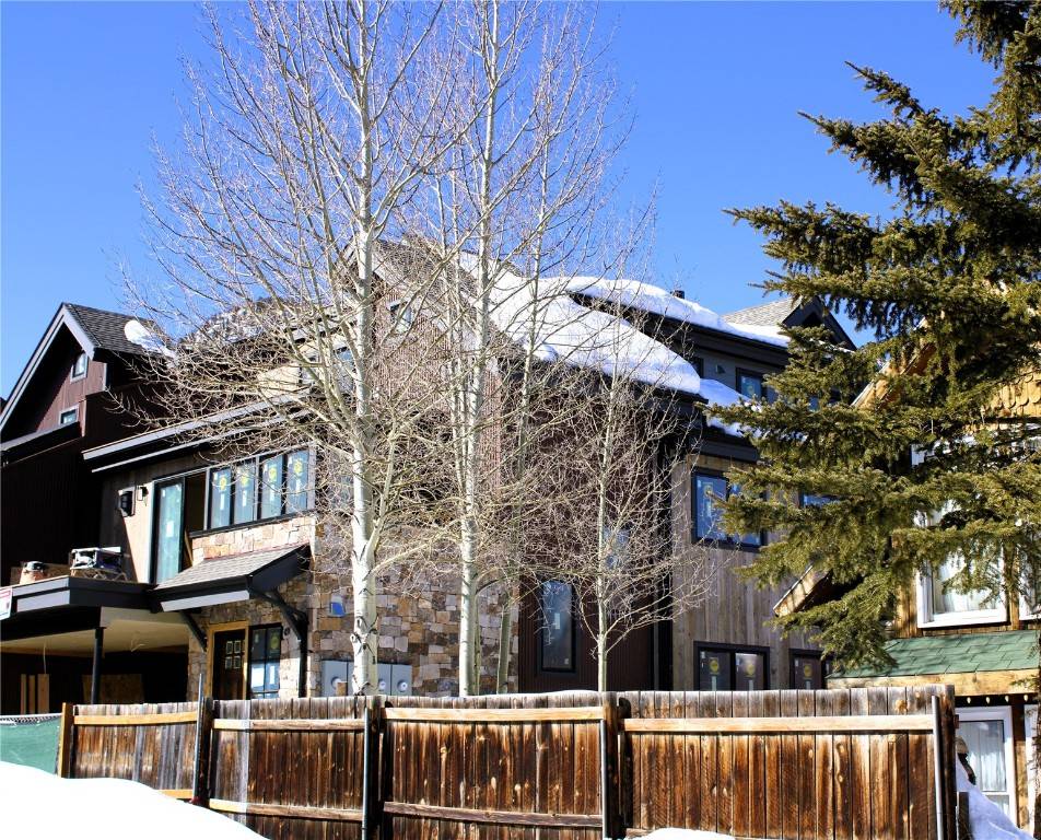 Beautiful Luxury Townhome with Incredible 360 Mountain Views !