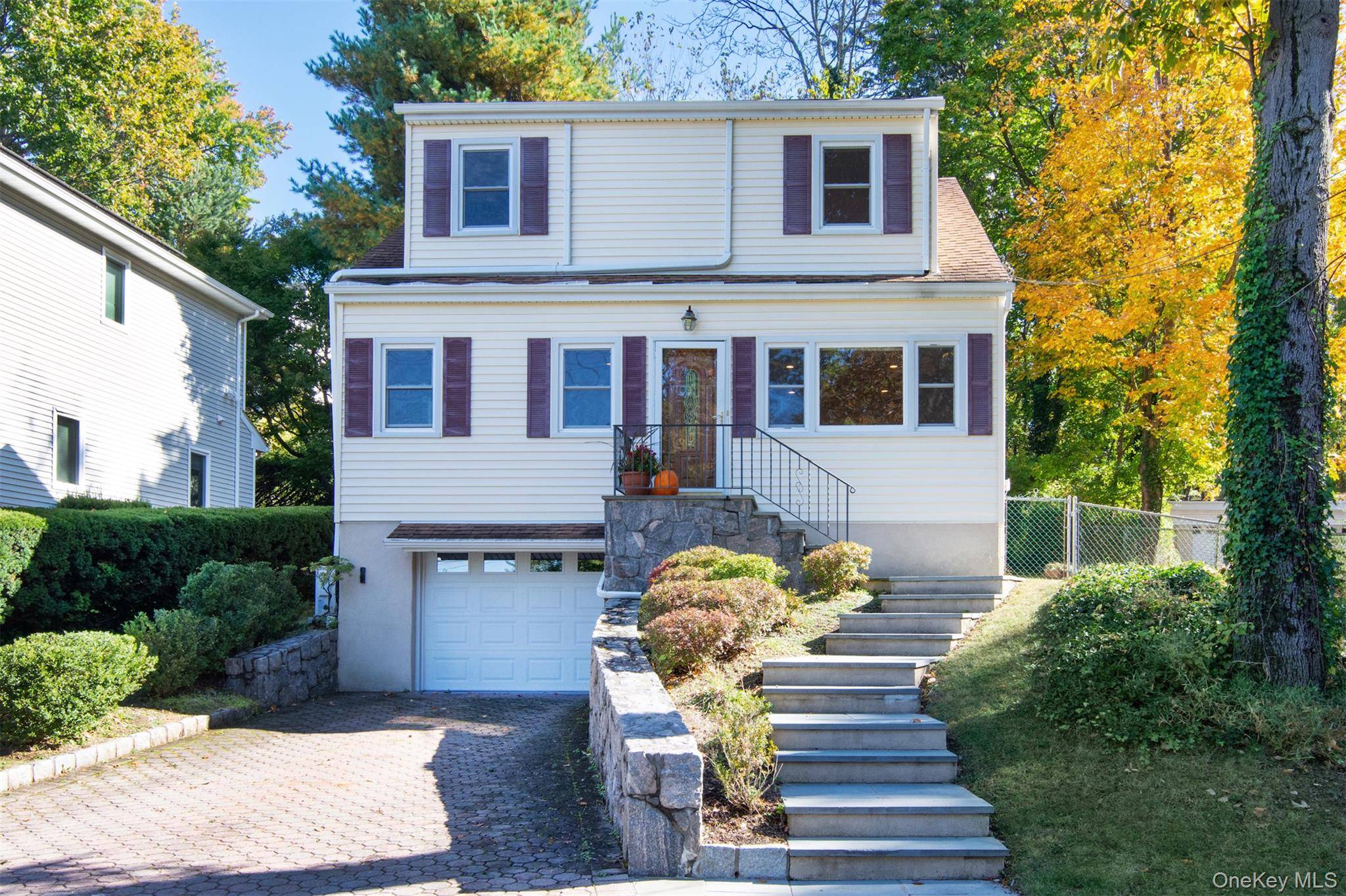 Opportunity knocks in the heart of town !