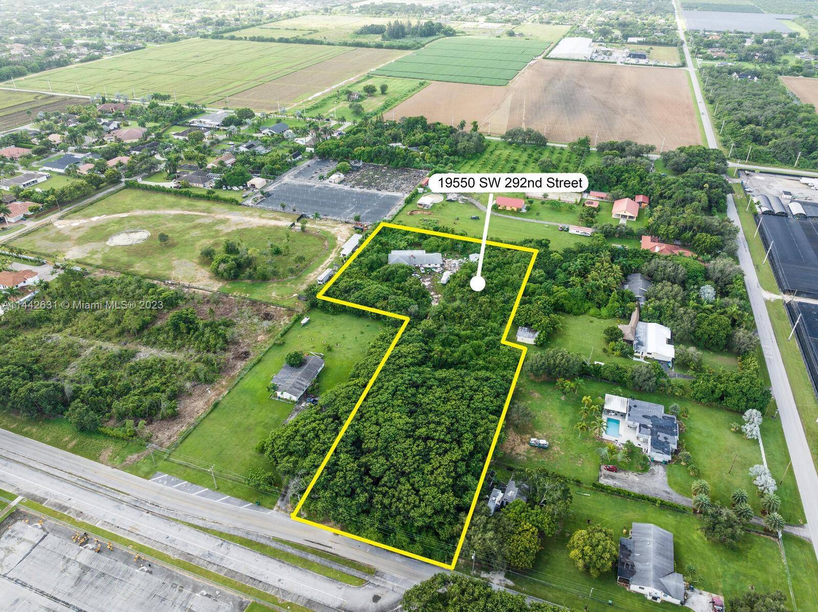 Great opportunity to own an enormous piece of land zoned for both residential and agricultural in a quiet and relaxing part of Redlands, Homestead.