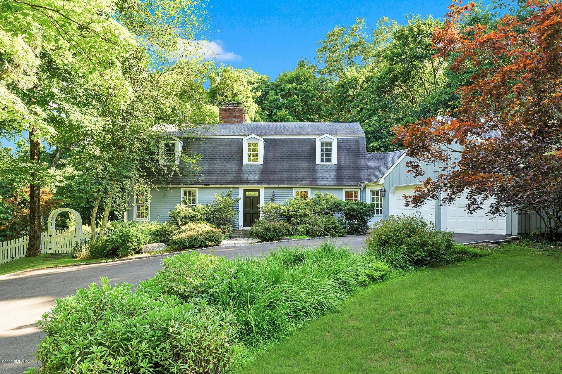 You've been looking for that special place in a scenic place that feels like a vacation hideout, but it's just 15 minutes to downtown Greenwich or downtown Stamford !