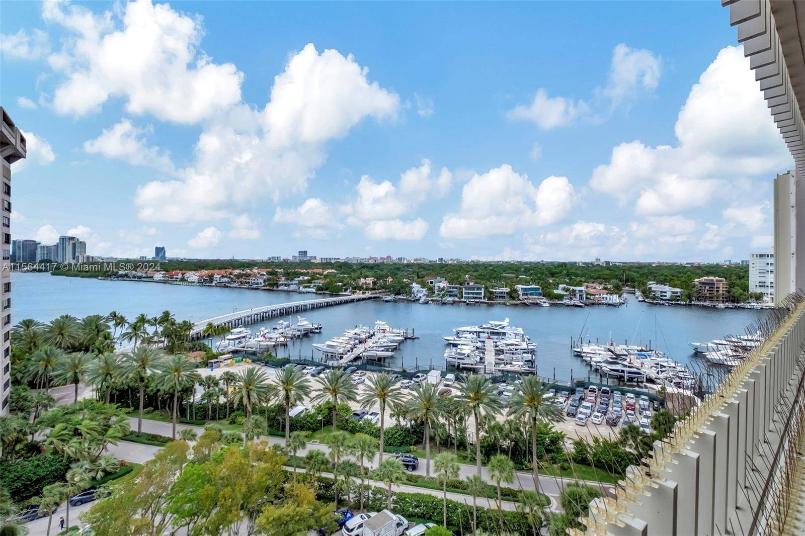 Lovely 2bd 2ba situated in a tropical, 20 acre private island, surrounded by Biscayne Bay, just off the Coconut Grove mainland.