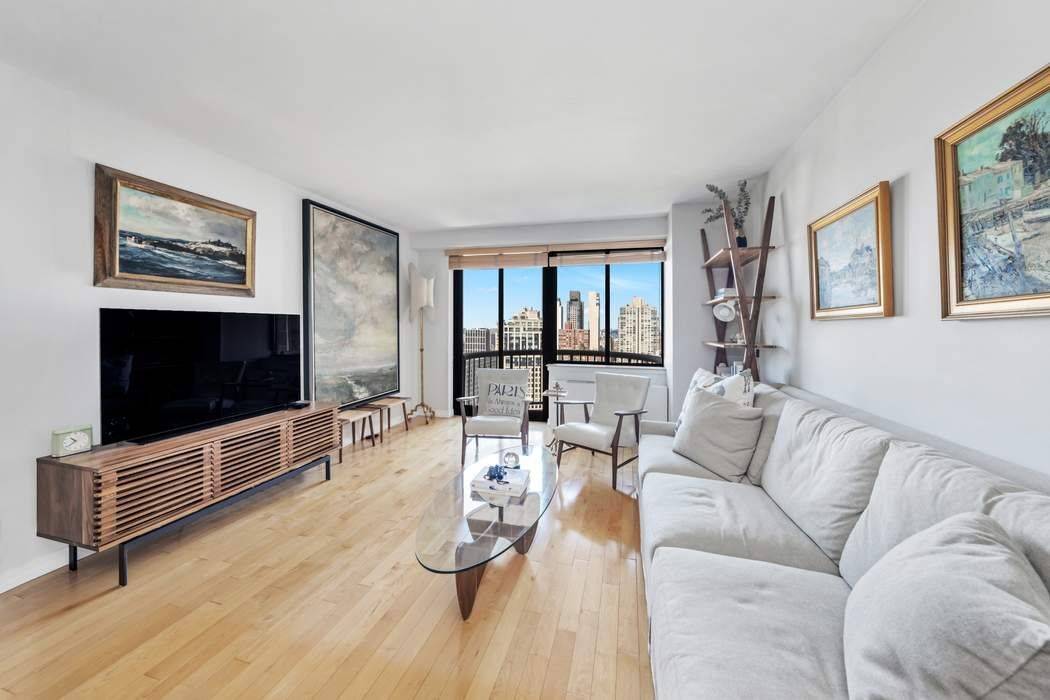 A wonderful opportunity is now available at the Stanford Condominium to acquire a high floor 1 bedroom 1 bath residence with unsurpassed sun flooded western views of Madison Square Park ...
