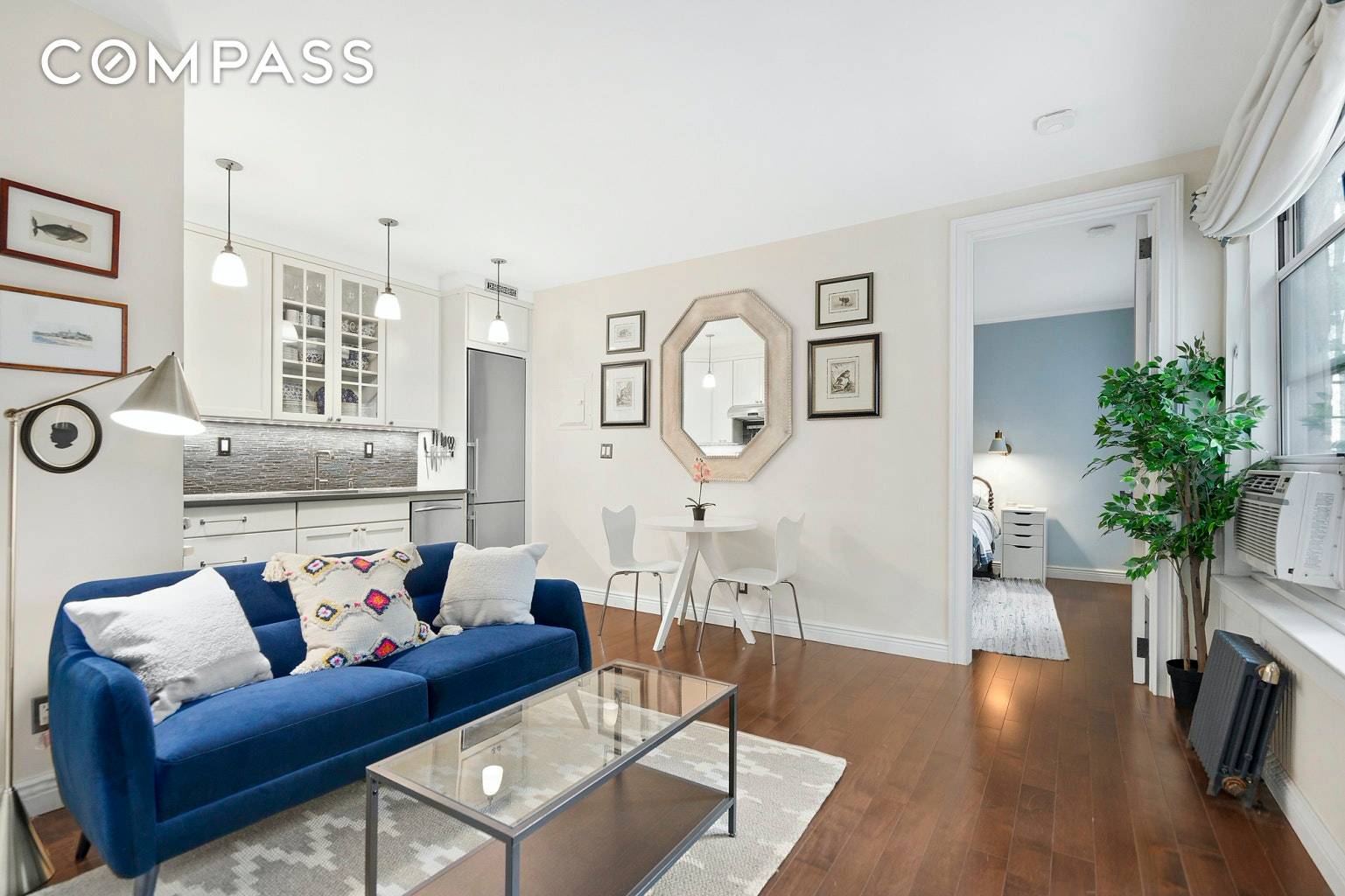 Triple mint, beautifully renovated 1 bedroom co op in the heart of Brooklyn Heights.