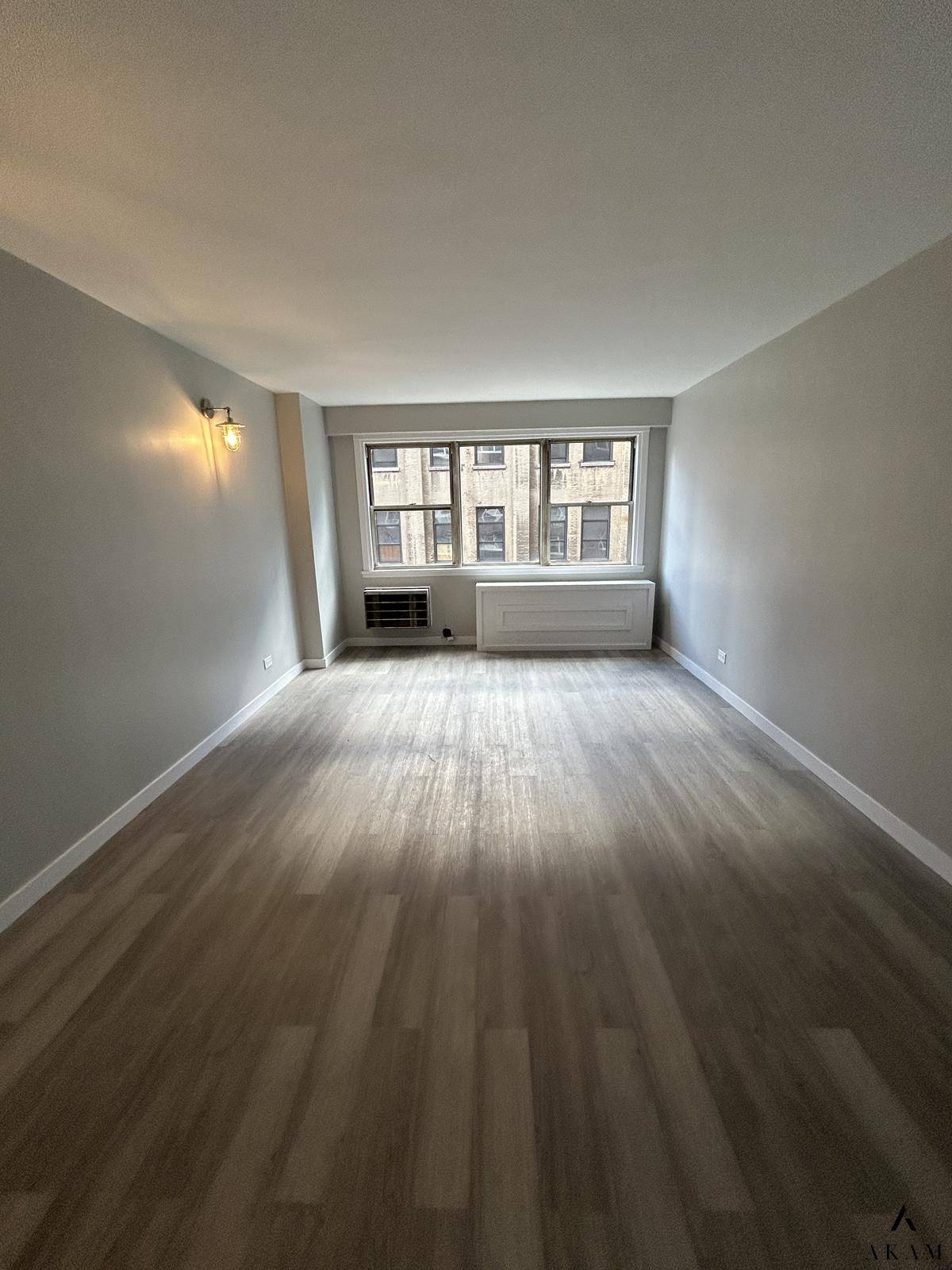 SPONSOR UNIT NO BOARD APPROVALJust Renovated Sponsor Unit No Board Approval Hudson Yards Rooftop DeckTotally renovated studio apartment at Convention Overlook in the new hip Hudson Yards area.