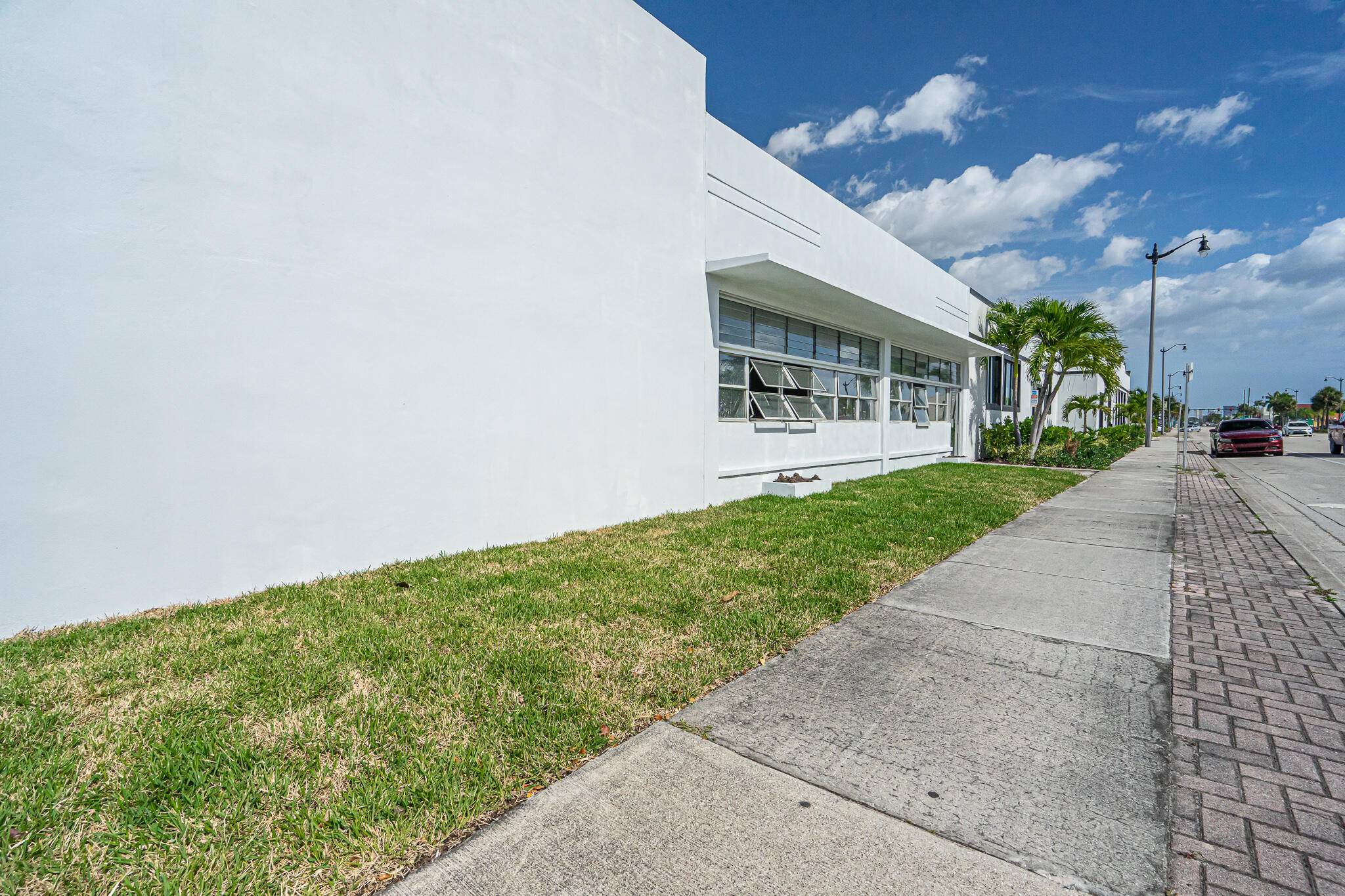 Atlantic Properties RKAD is pleased to be the exclusive brokers of this rare investment opportunity in West Palm beach most sought after district, Antique Row.
