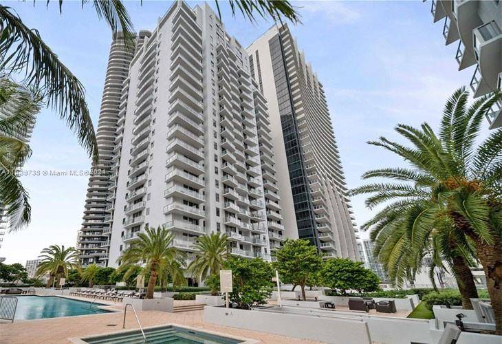 Elegant, Modern and Beautifull Property for Sale in Brickell Ave Its prime location ensures proximity to the vibrant Brickell City Center, where world class retailers and commercial establishments are at ...
