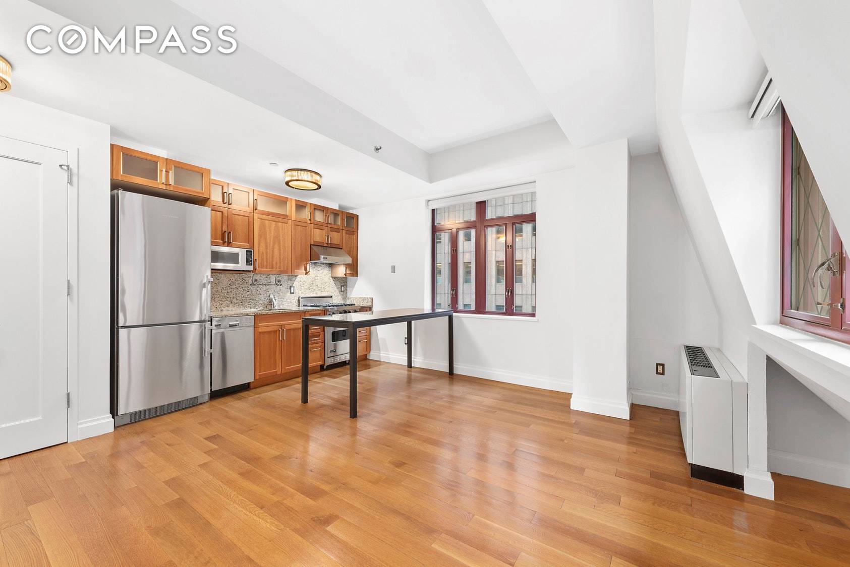 Spacious one bedroom in the heart of the Financial District.