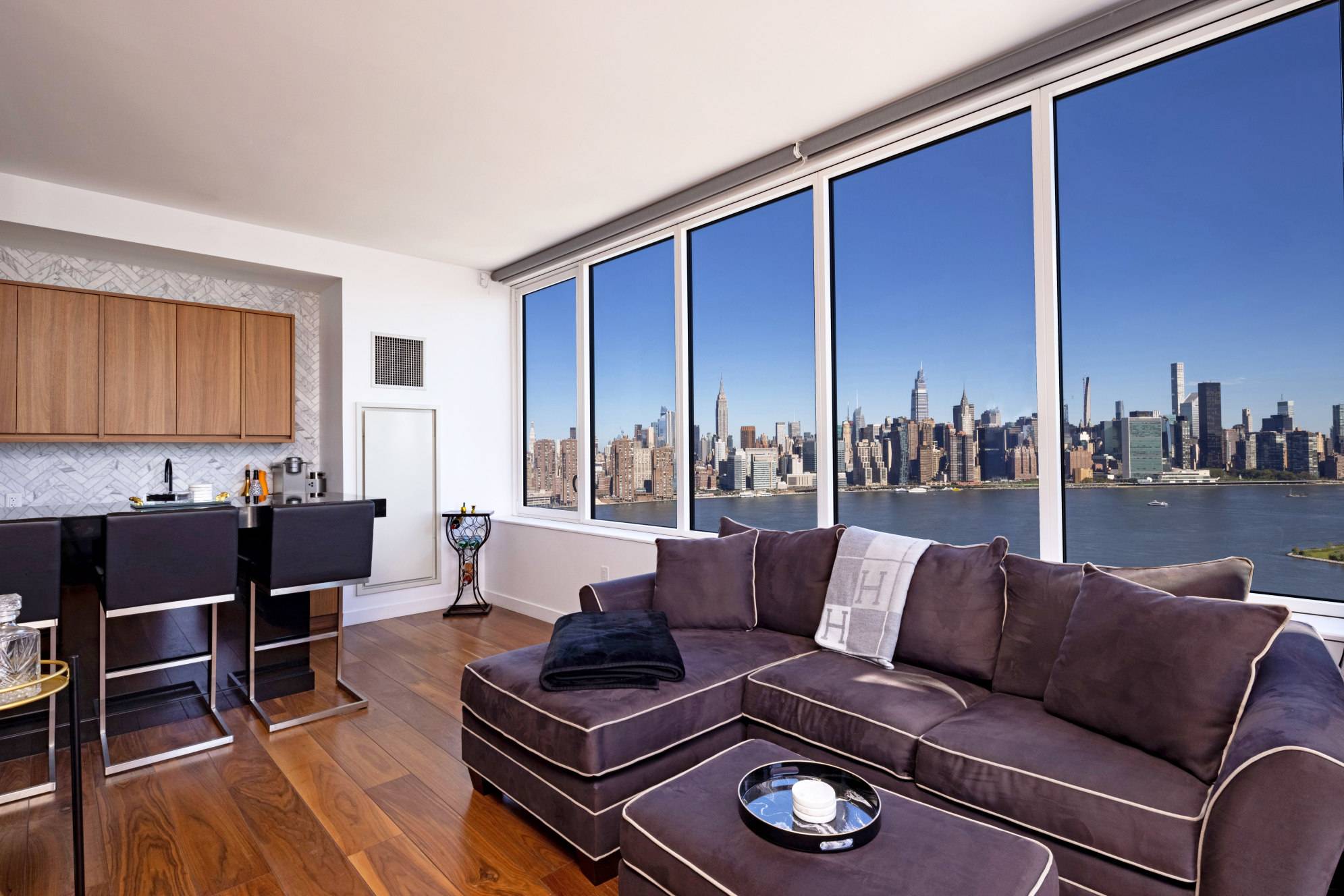 Awe inspiring views in the extra large 1 bedroom on the Brooklyn waterfront in an amenity rich building suited for your luxury lifestyle.
