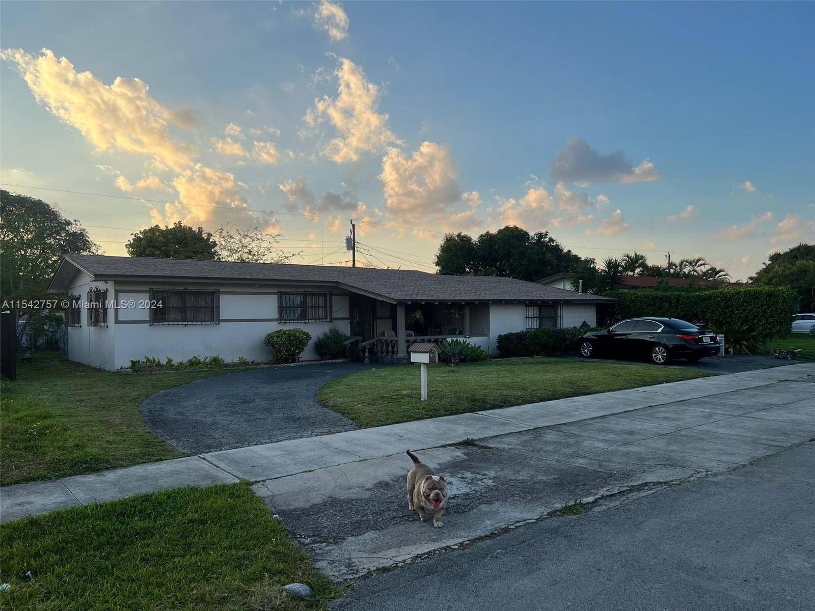 Charming single family home in West Hialeah, centrally located, New Roof, Big Backyard and much more.