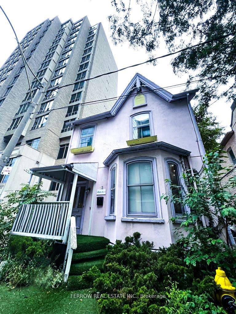 Charming 2 1 2 Storey Fully Detached Home In Yorkville.