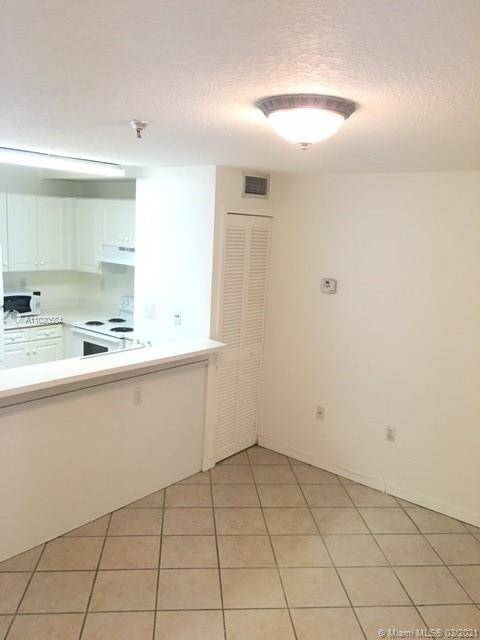 Excellent location ! ! ! Walking distance to Coco Walk, restaurants, shopping malls, groceries, and Coconut Grove bay area.