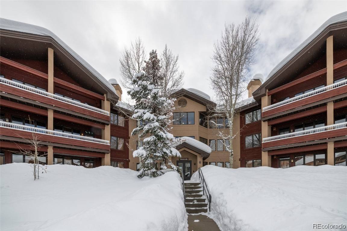 This charming Trappeurs Crossing Condo, offers an unparalleled mountain retreat experience.
