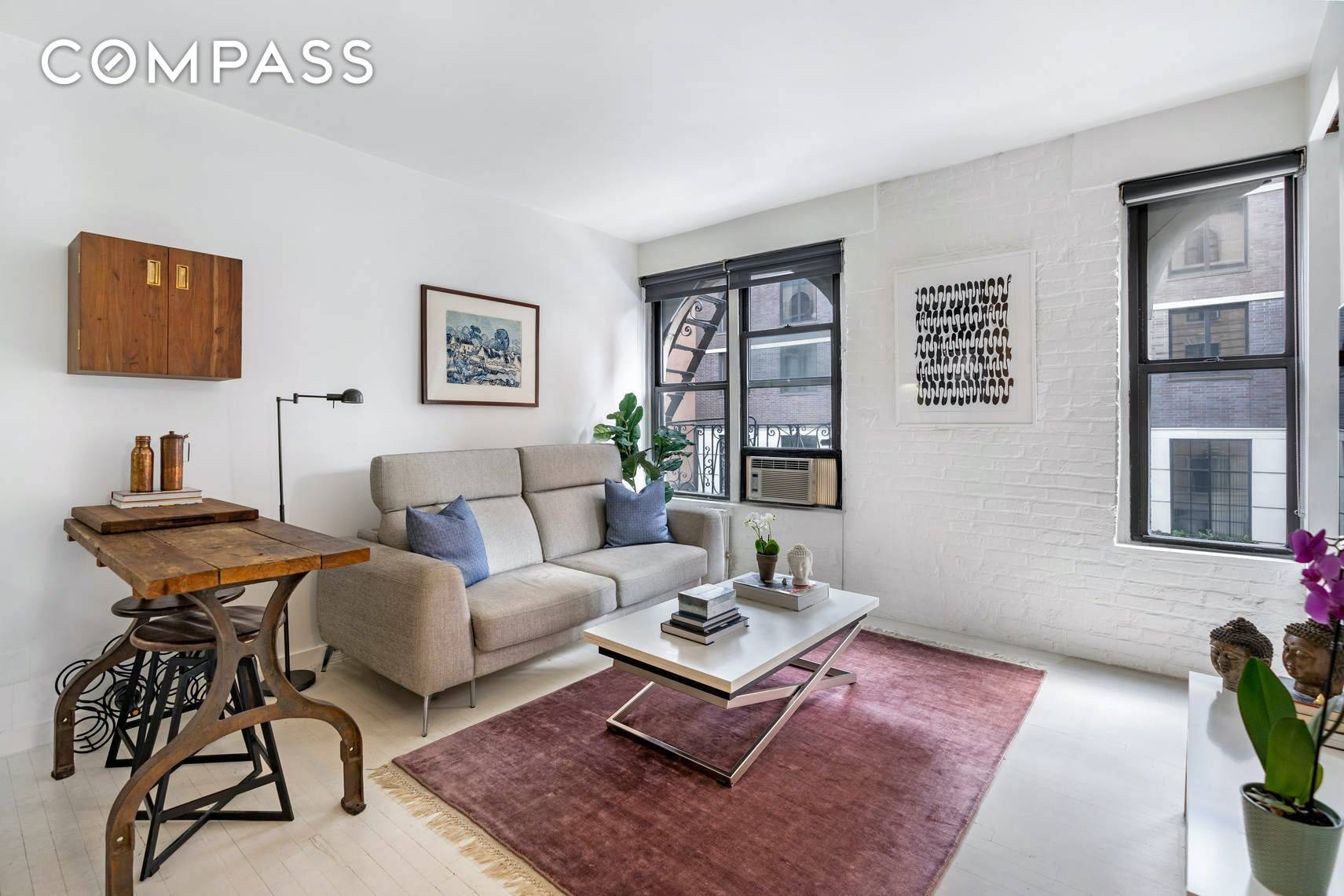 Live your fantasy in this sophisticated and meticulously renovated one bedroom home in the heart of SoHo.