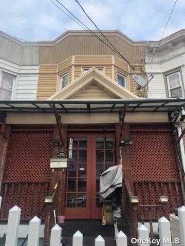 Welcome to this charming 3 bedroom single family duplex located in the vibrant neighborhood of Richmond Hill, Queens.