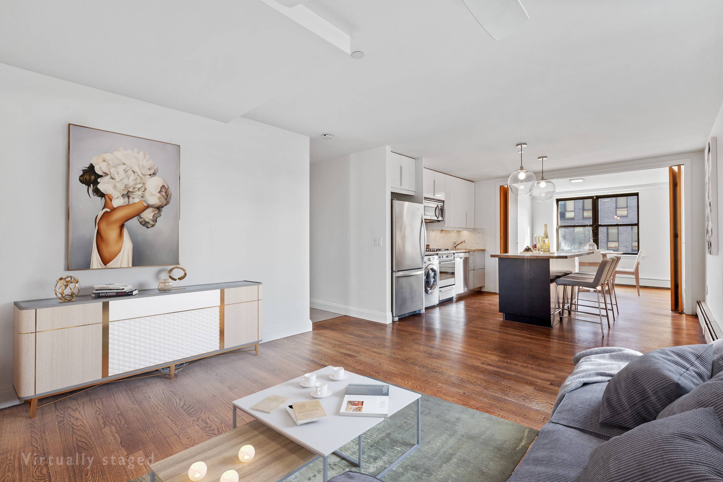 Move right into this beautiful split 2 bedroom apartment right in the heart of the Lower East Side !
