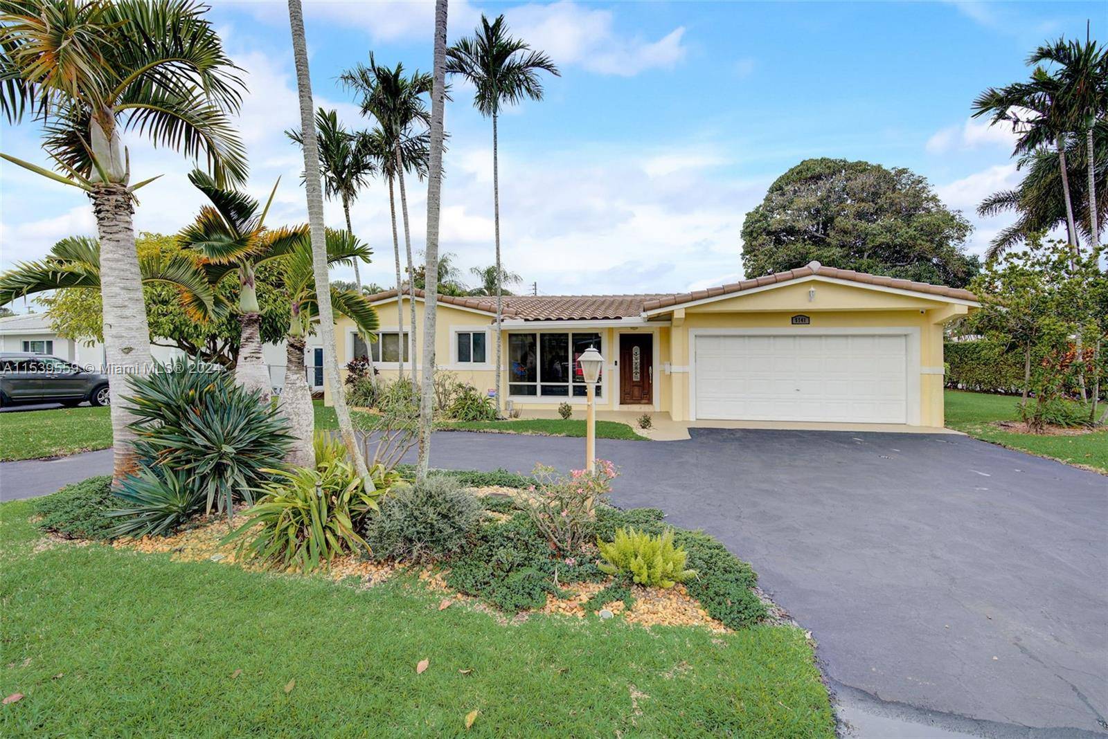 Welcome to your dream home, just moments from the sparking shore of Ft Lauderdale Beach.