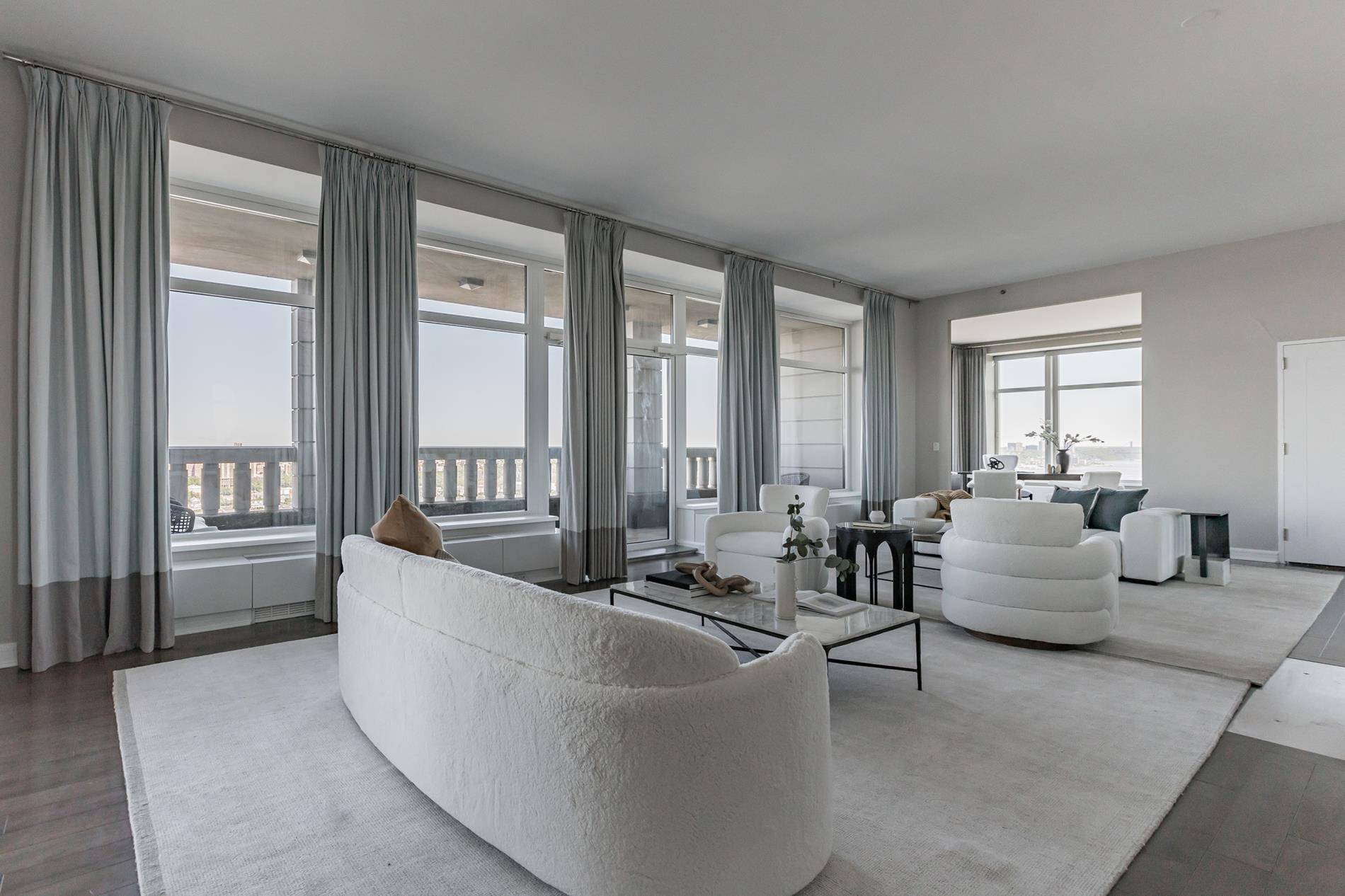 The penthouse on the entire floor is impeccably equipped for privacy, featuring a private elevator and terraces.