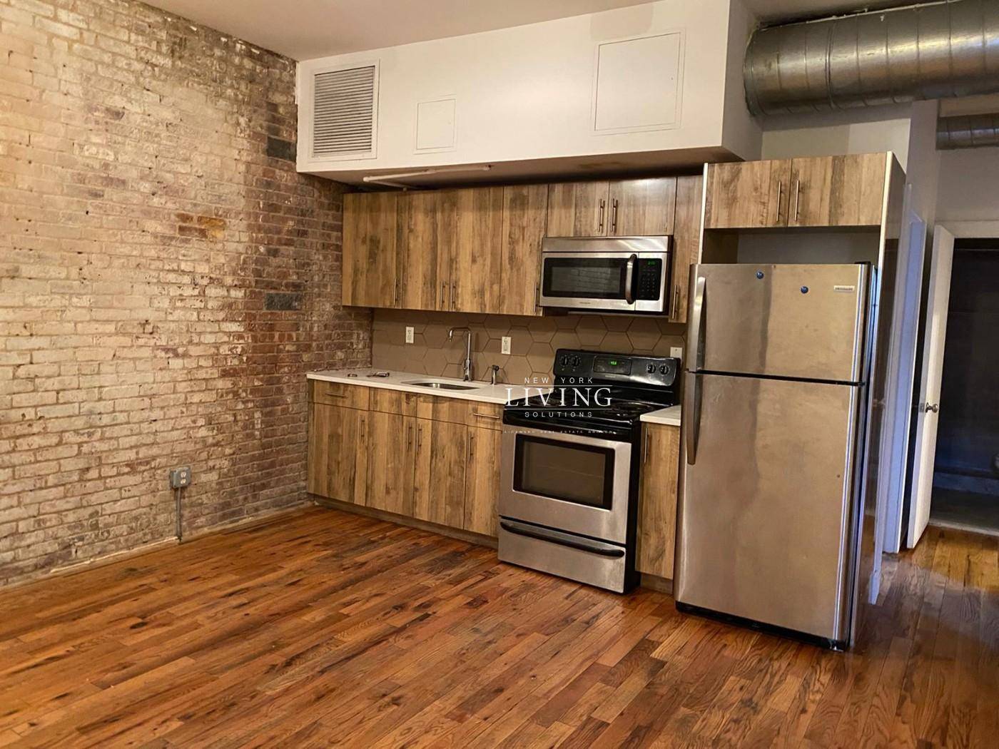 Spacious 8 Bedroom, 3 Bathroom Duplex unit is available for immediate rental located in Clinton Hill section of Brooklyn.