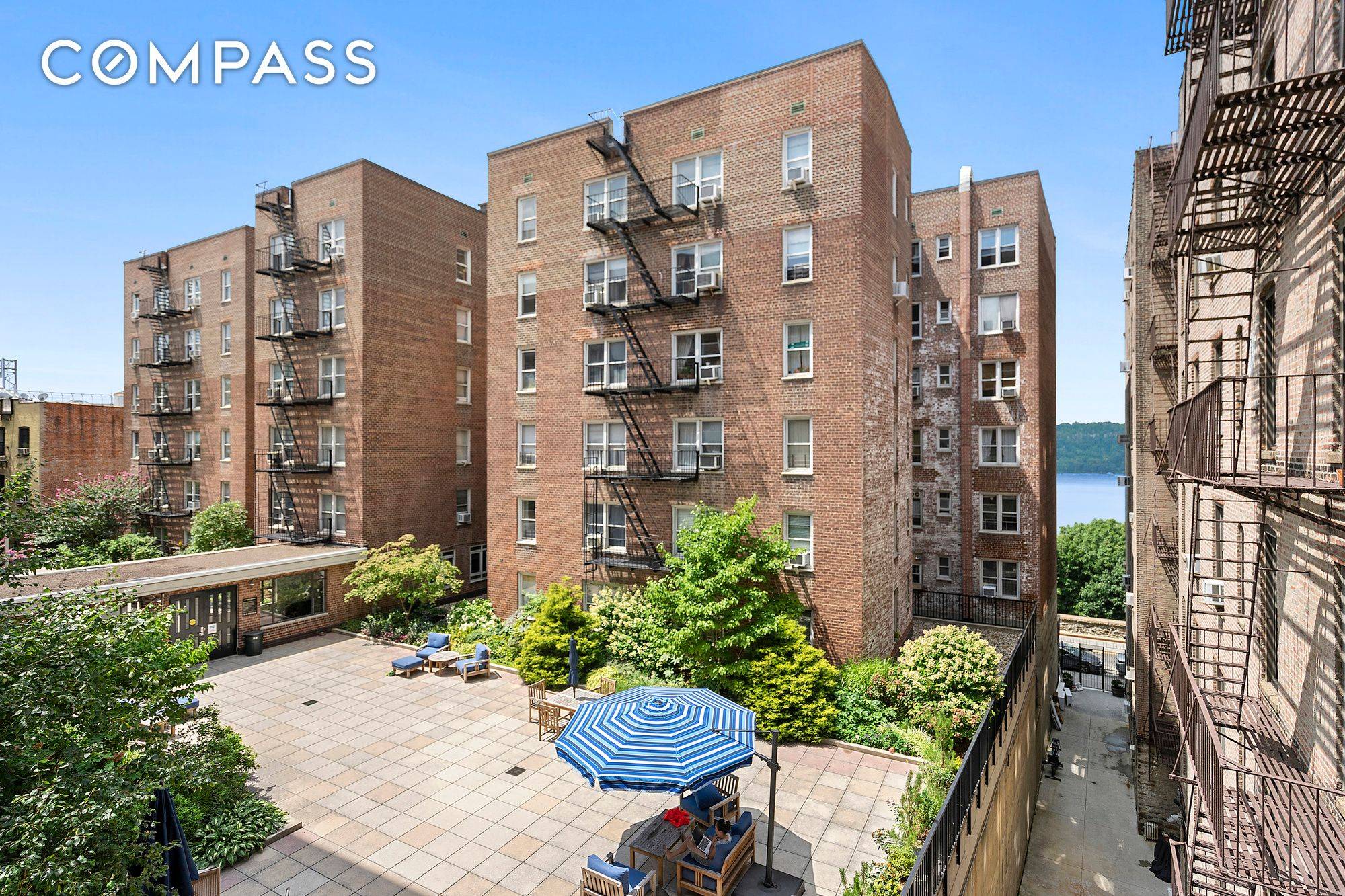 Lafayette Gardens is an established cooperative complex located in the lovely neighborhood of Hudson Heights, walking distance to the subway with easy access onto the West Side Highway.