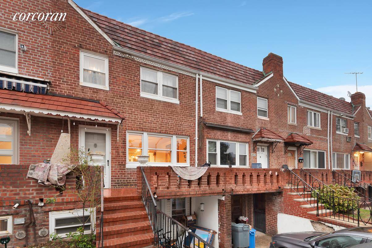 Attached Townhouse 3 bed 2 bath in prime location of Flushing and Kew Garden Hills.