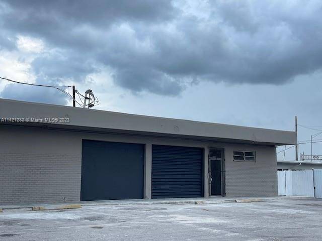 Office Warehouse available in Opa Locka.