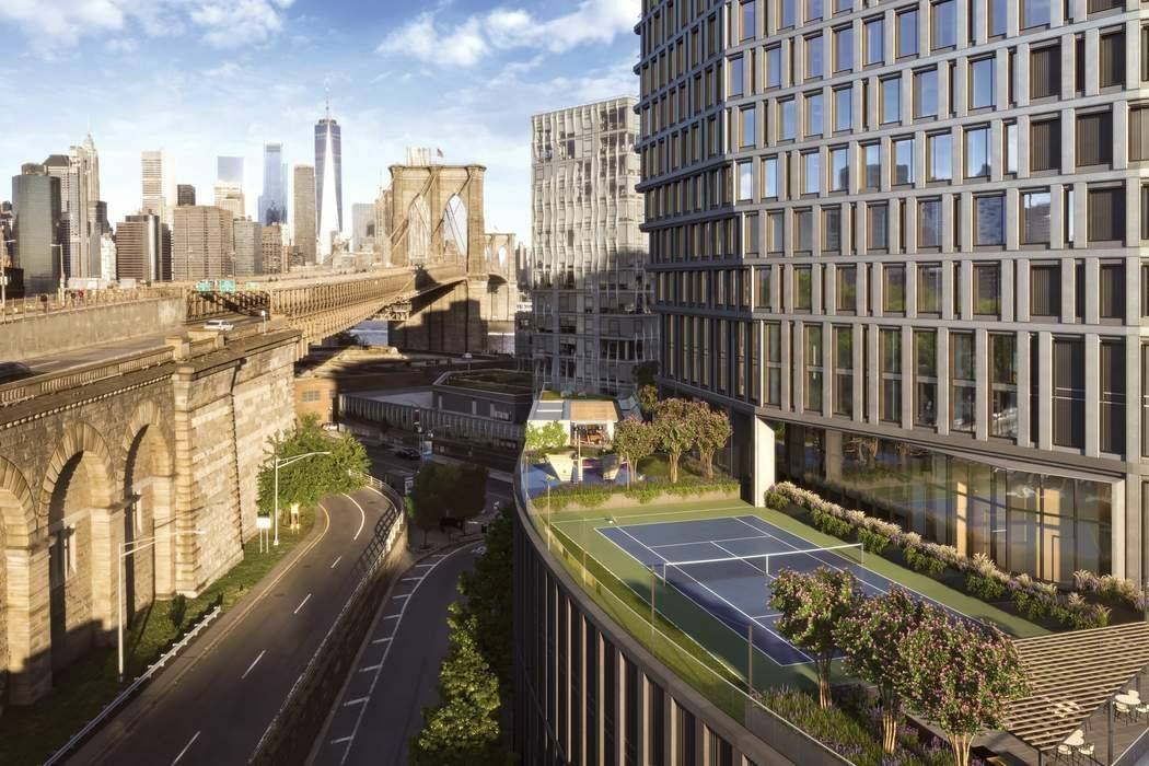 Exhibiting views of Front Street and the Manhattan Bridge, corner Residence 25B is the definition of elite living.