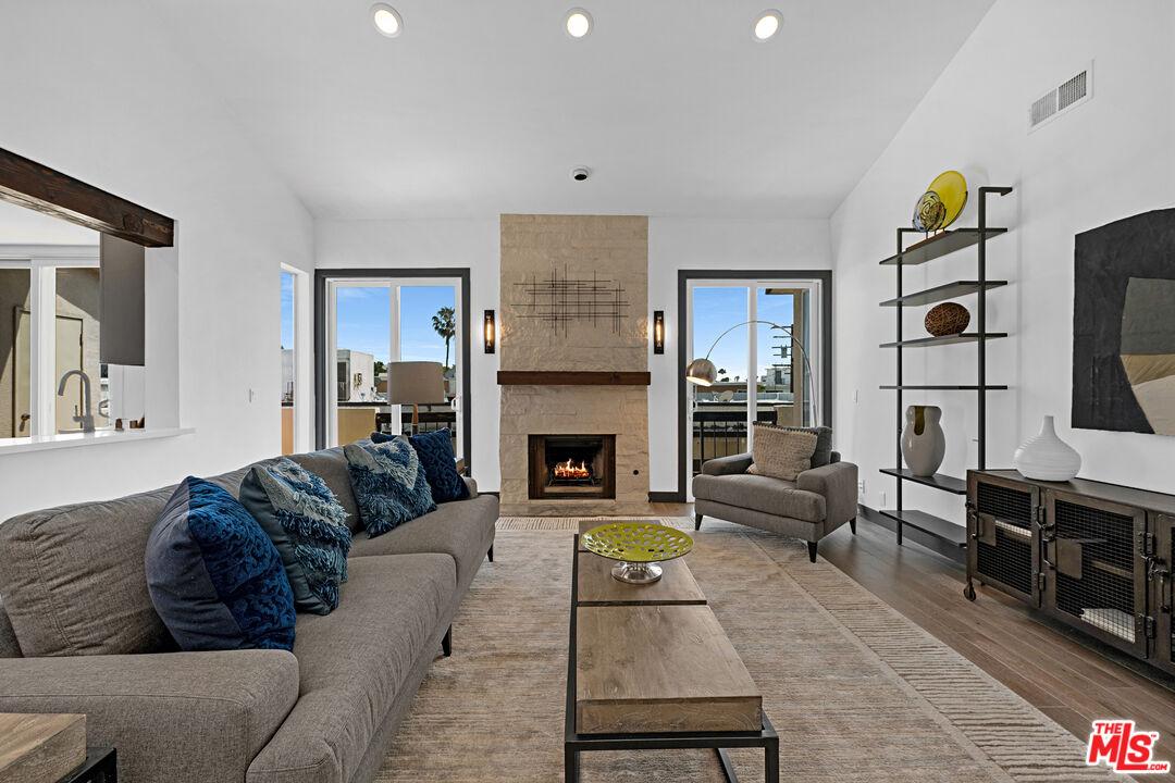 Living Room / Fireplace lit AI