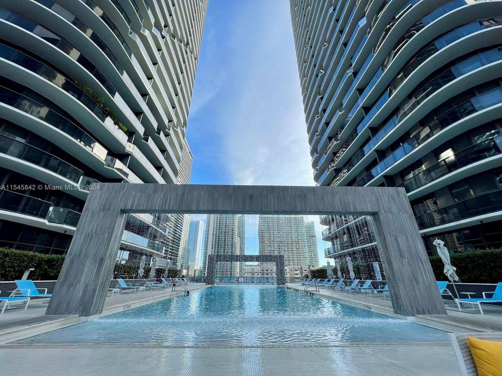 Beautiful property with 2 bedrooms and 2 bathrooms with balcony with a wonderful view of brickell city center.