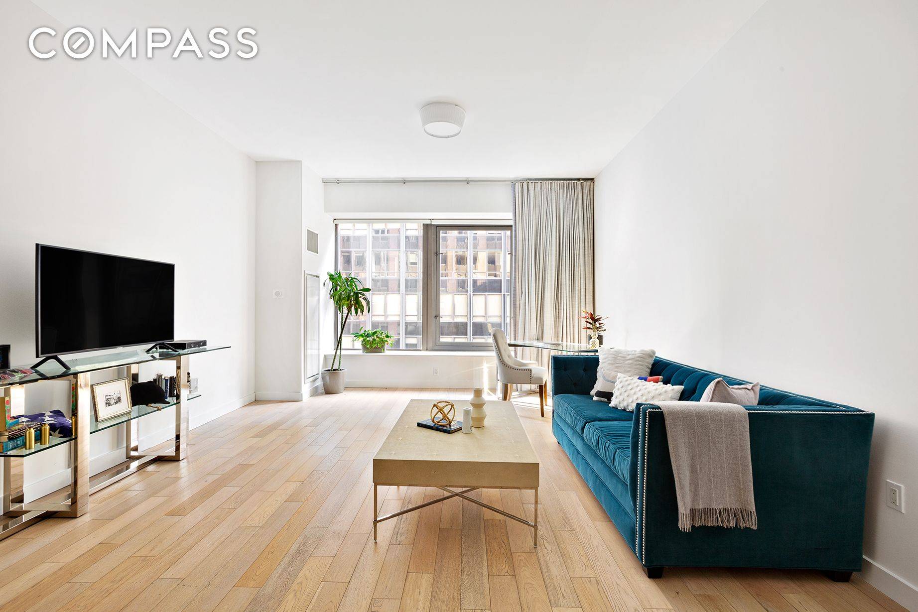 Spacious and open thanks to its loft like ten foot ceilings, this contemporary designer apartment sits on the 21st floor of the coveted 75 Wall Street building, located just a ...