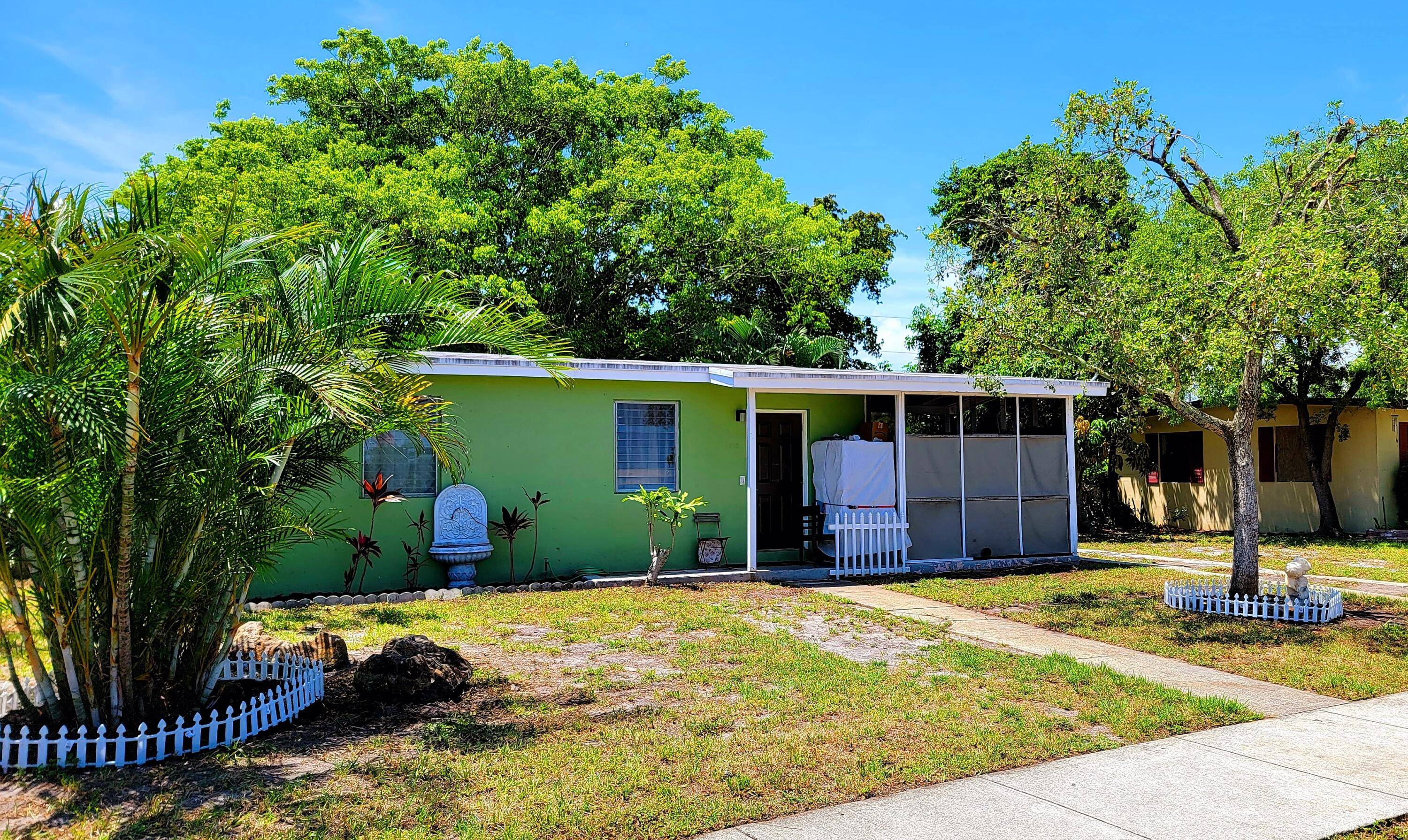 Spacious two bedroom, one bathroom home in Pompano Beach.