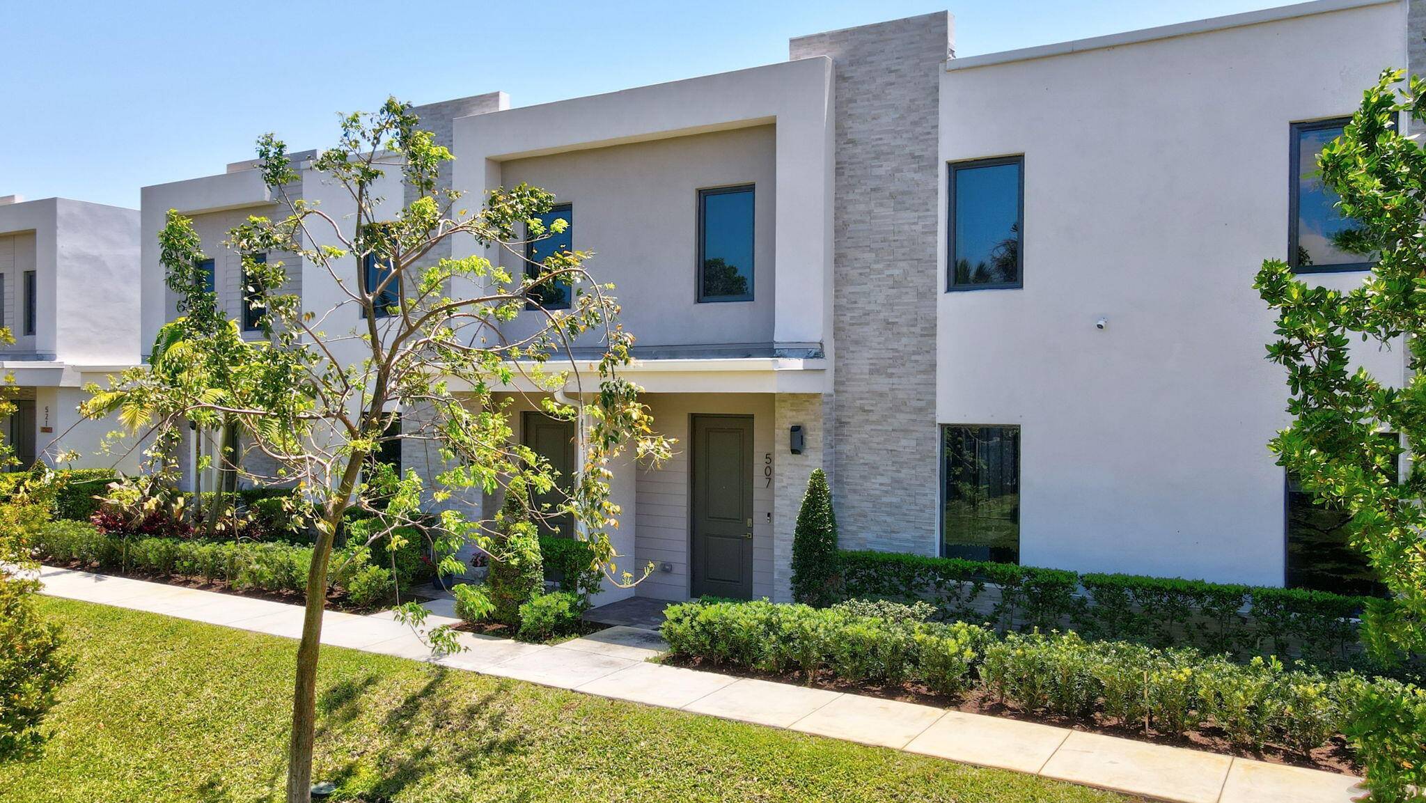 Modern elegance awaits you in this newly constructed Smart home townhouse nestled in the heart of Fort Lauderdale's desirable community of Gardenia Park.